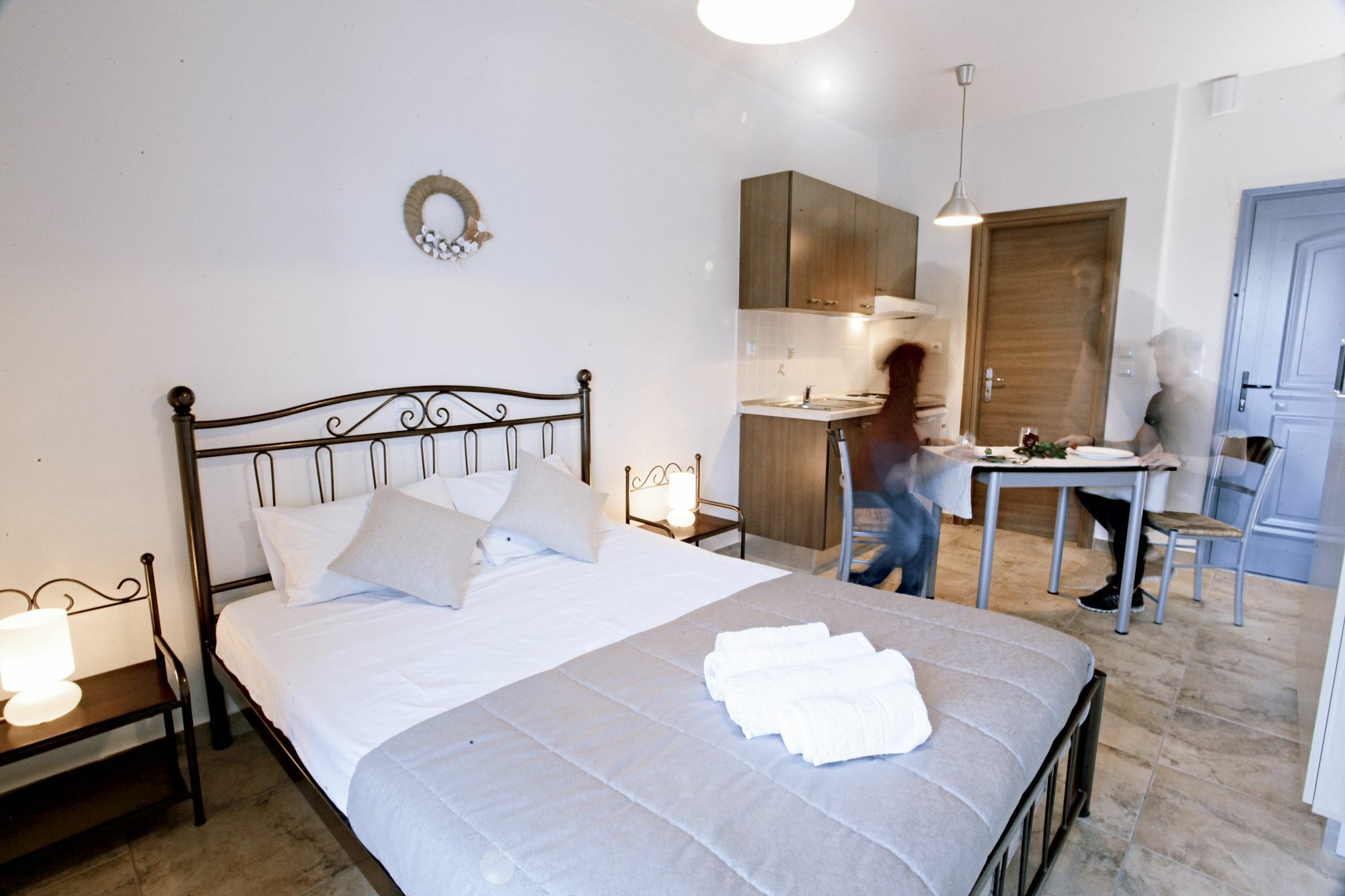 Kallisti Studios & Apartments İskiri Dış mekan fotoğraf